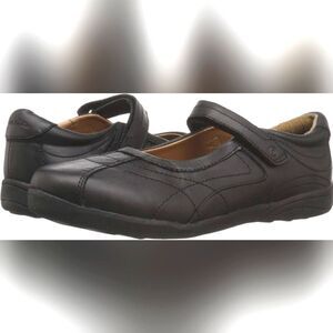 (S-3707)  Stride Rite Girl's Claire  Sz 4.5 Wide